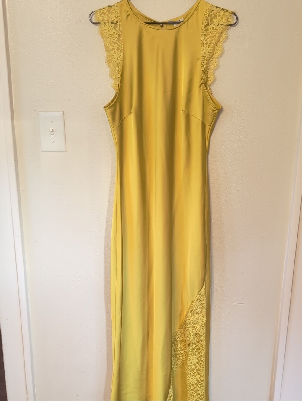 Sleeveless Yellow Lace-Trim Maxi Dress L